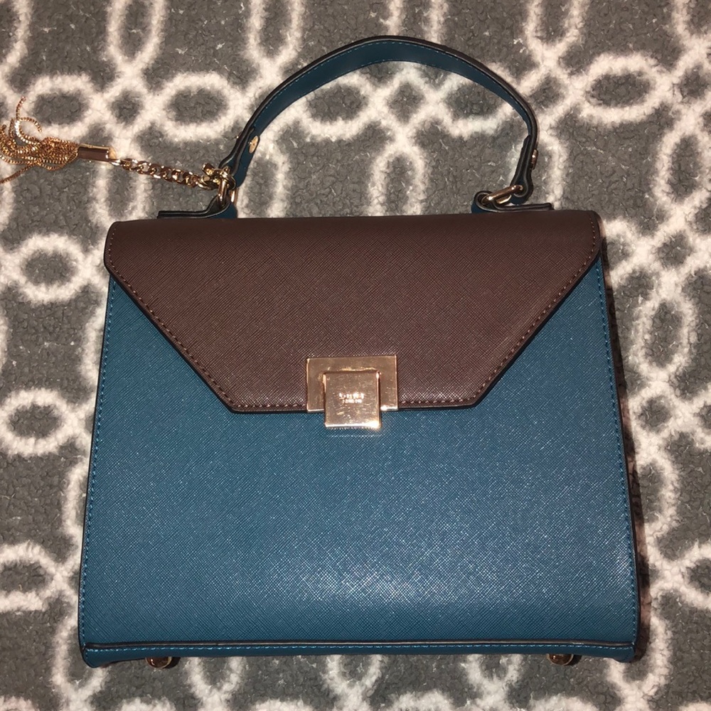 Fancy purse that stands up